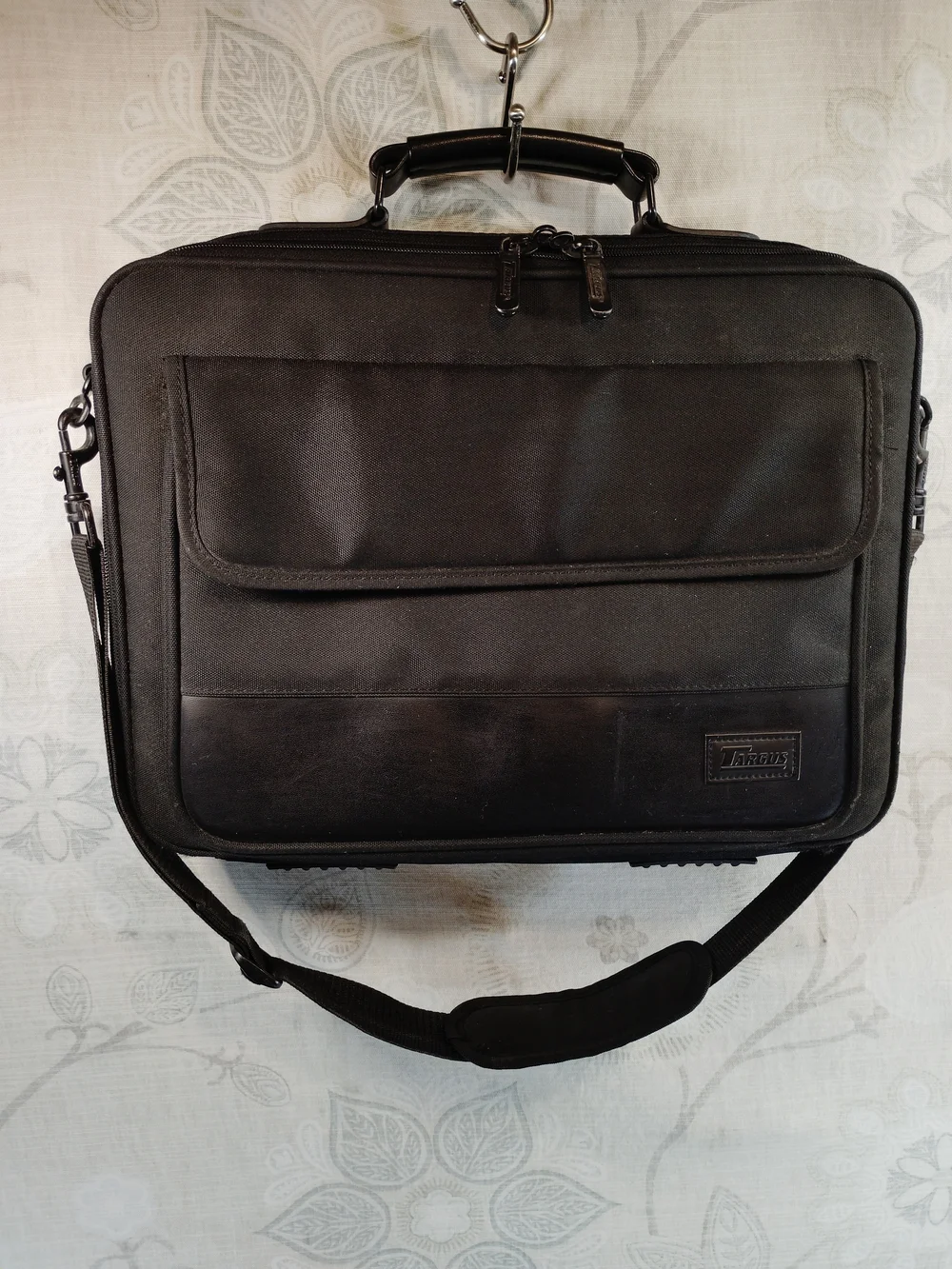 Targus Black Men's Laptop/Messenger /Briefcase Bag